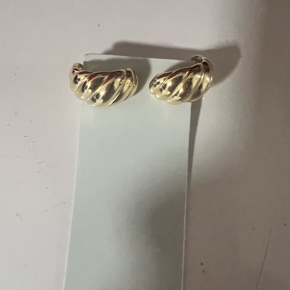 Elegant Gold Swirl Earrings